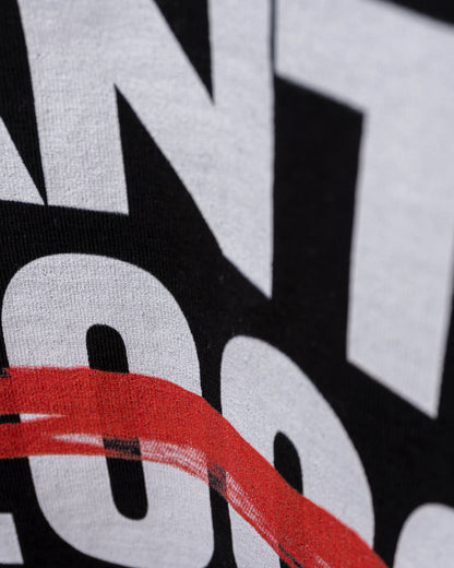 Detailansicht Rückenprint – Stanley/Stella Freestyler T-Shirt in Schwarz – Rückseitiger Aufdruck "Anti Zoos" – Relaxed Fit Bio-Baumwolle