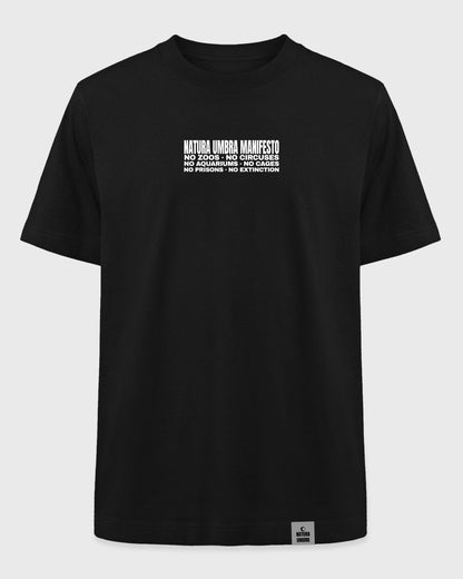 Ghost Mockup Vorderseite – Stanley/Stella Freestyler T-Shirt in Schwarz mit "Manifest" Frontprint – Oversized Unisex Shirt aus Bio-Baumwolle.