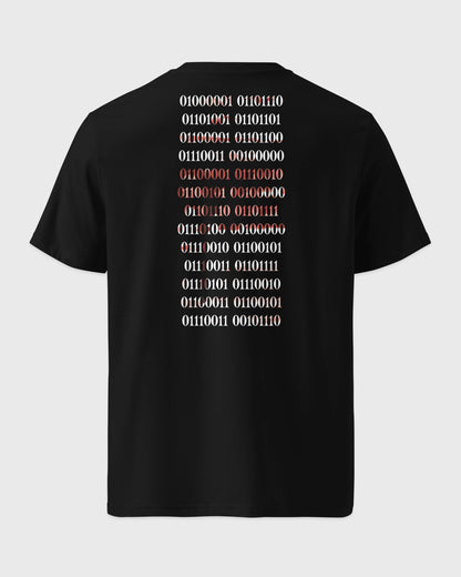 3D-Ghost-Mockup der Rückseite eines schwarzen T-Shirts. Der markante vertikale Backprint zeigt einen weißen Binärcode.