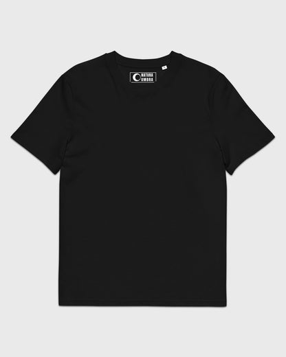 Schwarzes Basic T-Shirt von Natura Umbra in der Frontansicht, cleanes und minimalistisches Streetwear-Design.