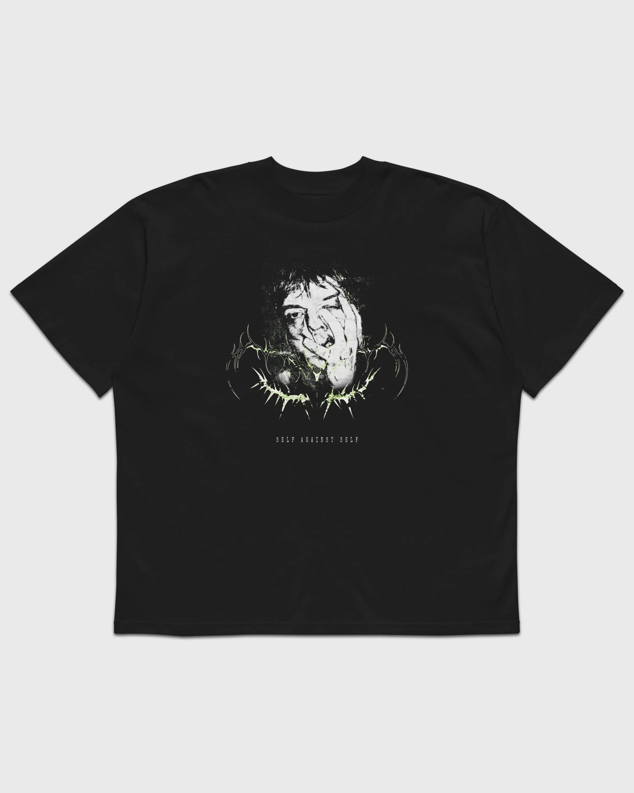 Schwarzes oversized T-Shirt mit SELF AGAINST SELF Frontprint in kontrastreicher Darkwear-Optik.